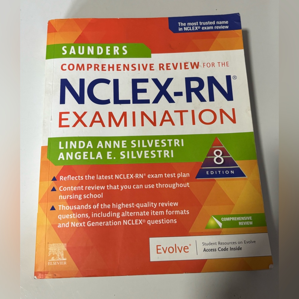Saunders Comprehensive Review for the NCLEX-RN Examination paperback‎ book